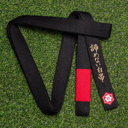 "WHITE BELT WHO NEVER QUIT" [Pre-Embroidery Black Belt / with Classic]